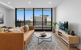 Modern Apartment On Burgundy Precinct & Parklands